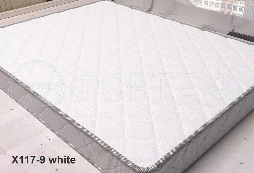 Трикотажное полотно X117-9 white на матрасе