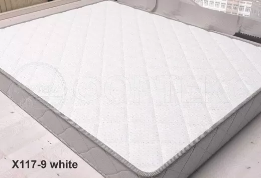 Трикотажное полотно X117-9 white на матрасе