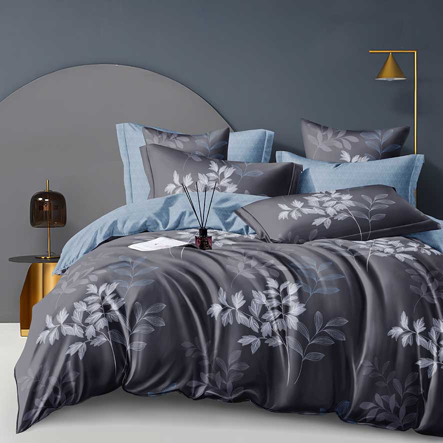 Main opt. 160-9838 Fabri-Quilt China Blue.