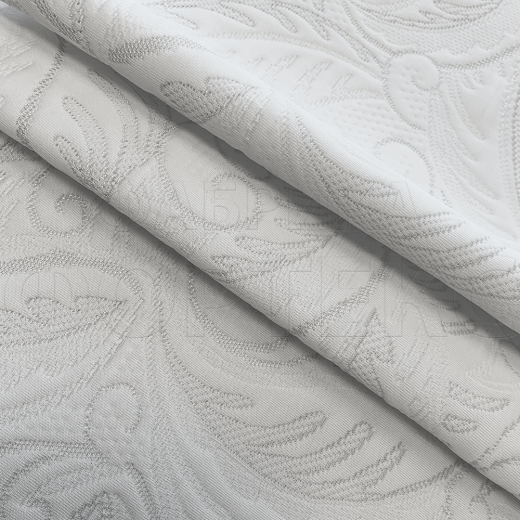 Трикотажное полотно LTD055-3 GREY FS белого цвета с серебристым рисунком с завитками